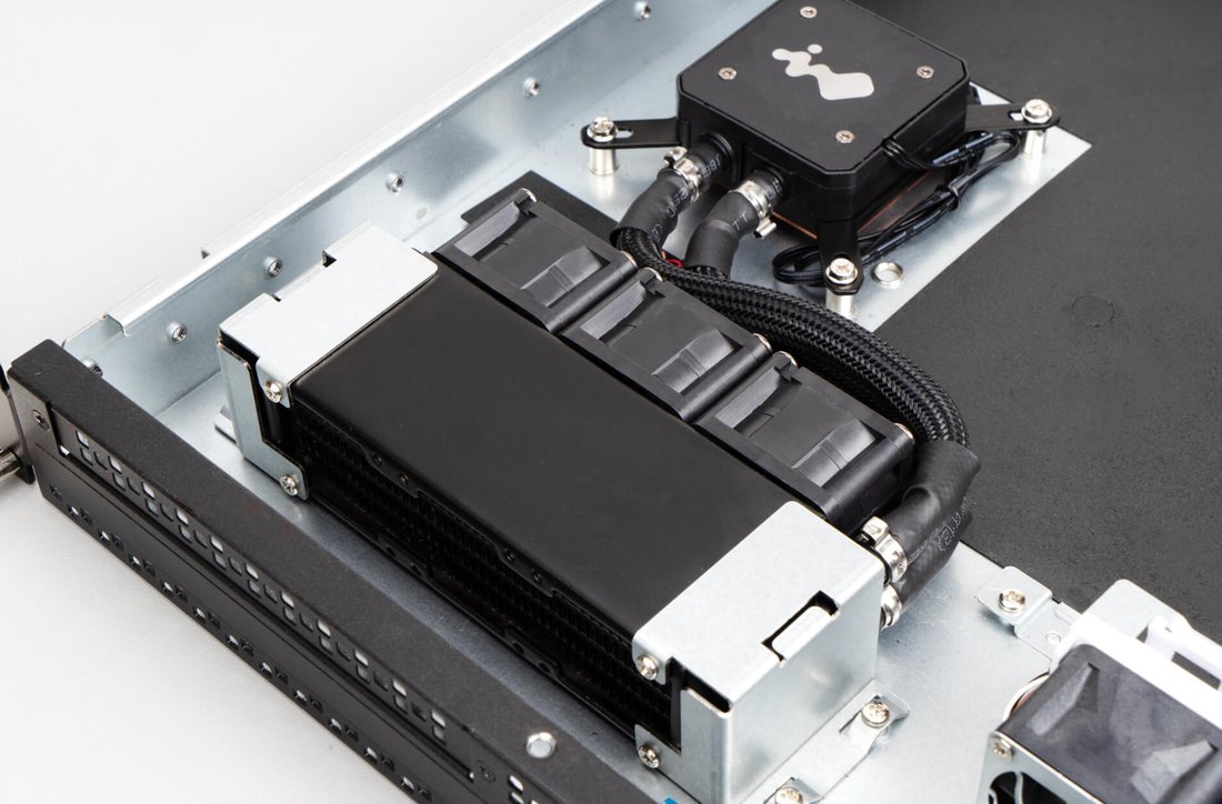 Intérieur RADIANT — bloc watercooling CPU